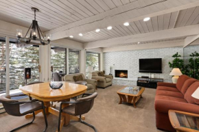 Chateau Roaring Fork 7, Deluxe Condo Overlooking the River, Four Blocks to Downtown Aspen